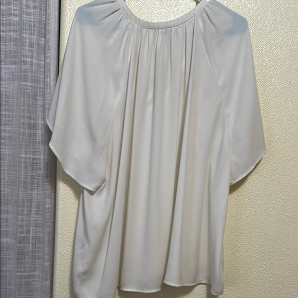 H&M- Elegant Cream Women's Top - Picture 4 of 4